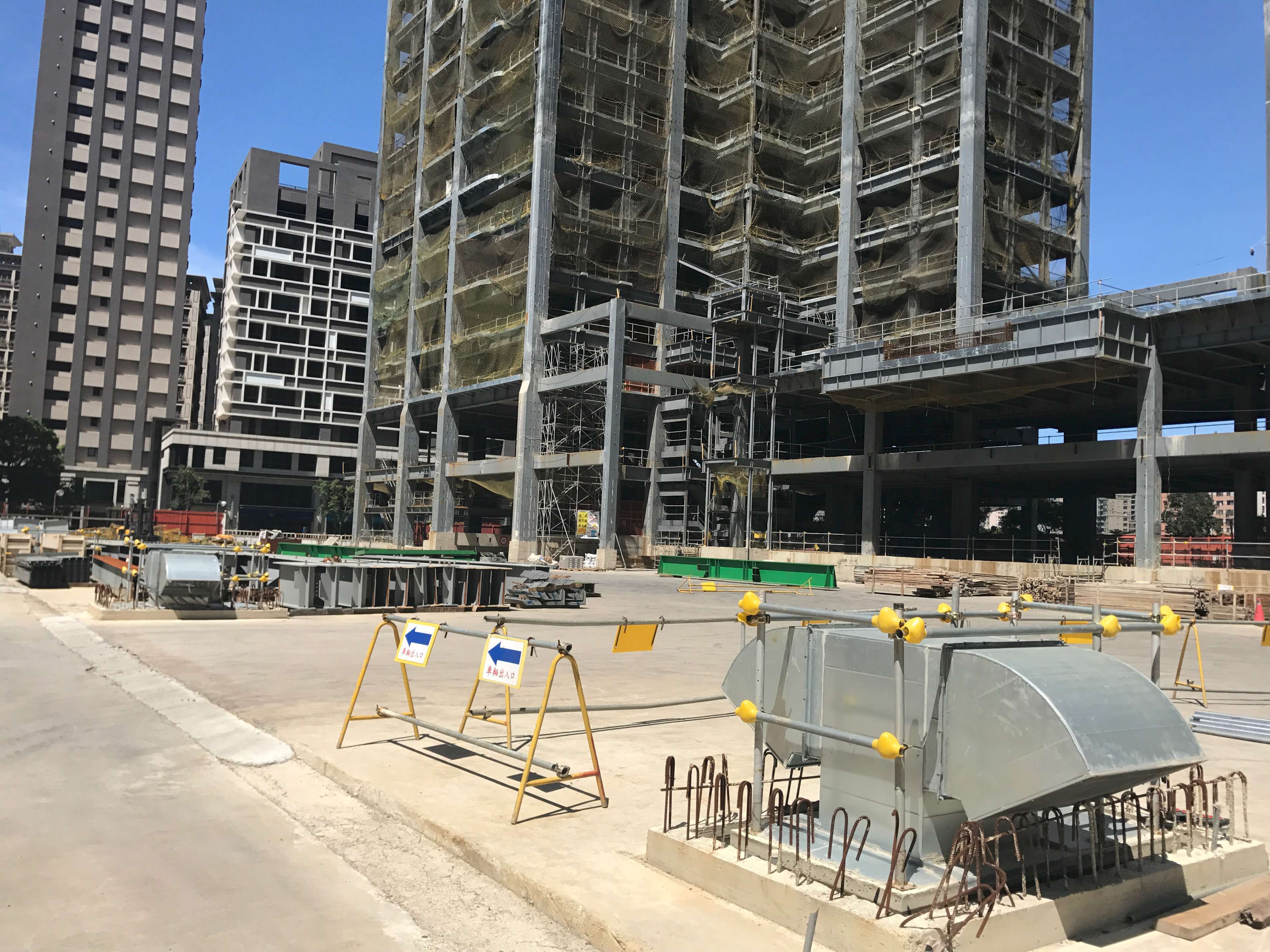 森大開發有限公司於施工時土方用帆布妥善覆蓋，保持工地環境整潔 .jpg