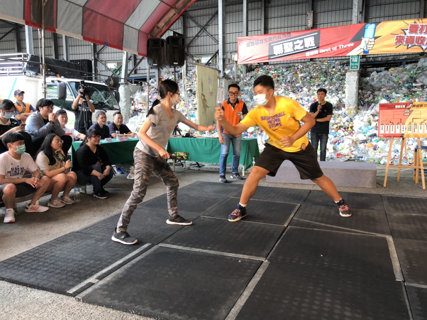 4.對戰中女選手表現出靈巧不讓鬚眉的精神,並勇於參戰,巧妙詮釋來自大學生的自信與態度.jpg圖片