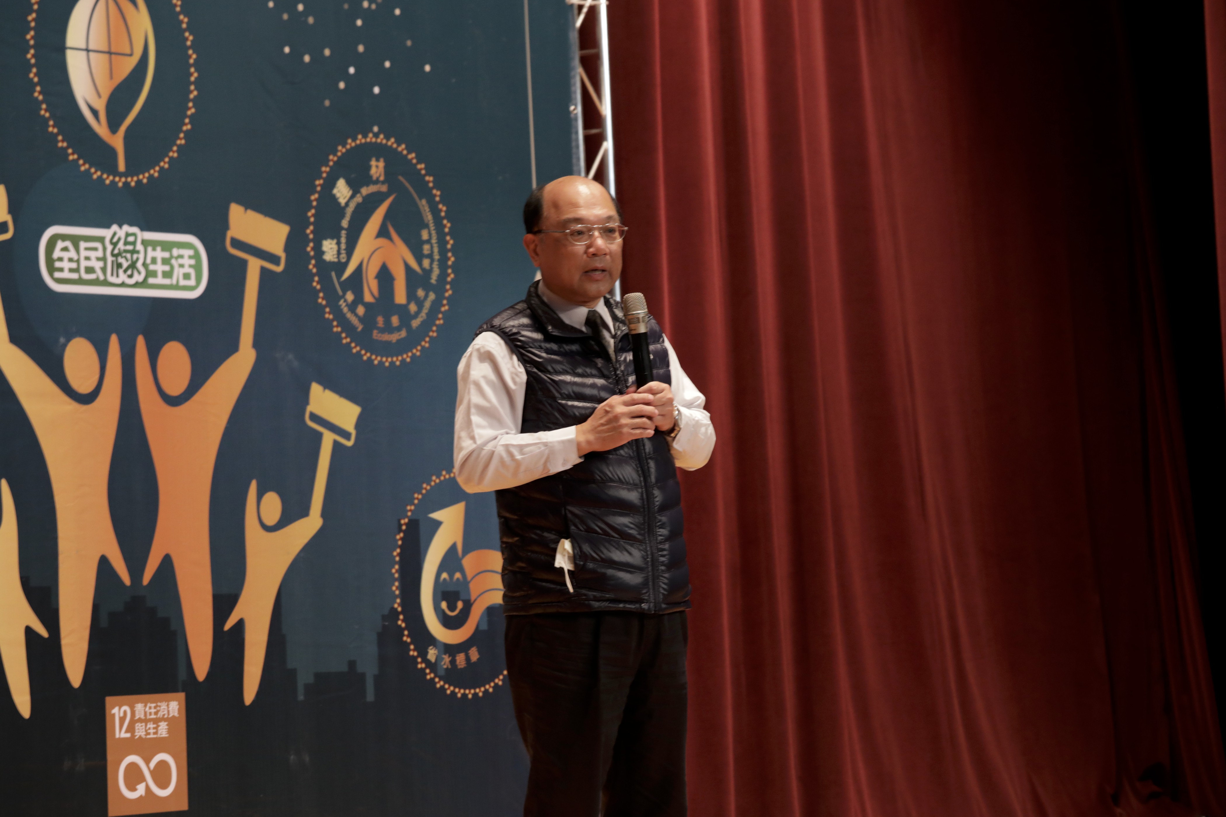 1.張副局長表示,綠色消費不但提升生活品質,更是世界潮流,只要每個人從消費習慣做一點小改變,就能推動綠色循環經濟,進而影響整個消費市場.jpg圖片