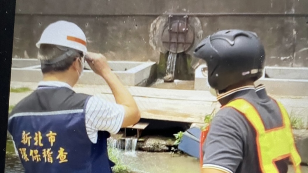 泰山區大窠溪疑遭排放廢水污染,稽查員隨即會同水利局,聯手查獲某營區內營建工程.jpg圖片