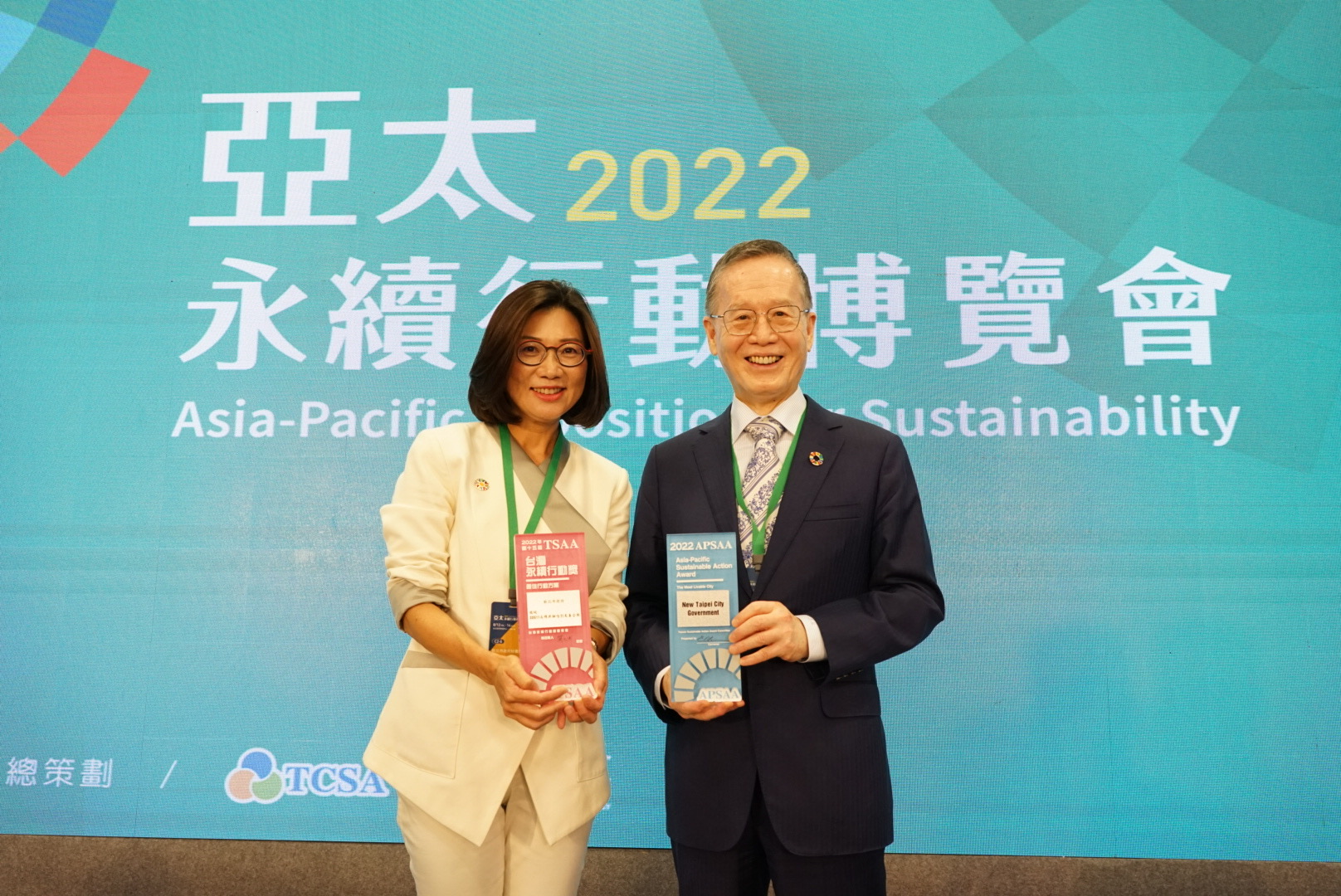 7.新北第一座獲認證的永續共融性別友善公廁亦獲頒「2022 APSAA 亞太永續行動獎」銅獎及「2022 TSAA 台灣永續行動獎」銀獎,於今日下午由秘書處饒慶鈺處長出席代表領獎.jpg圖片