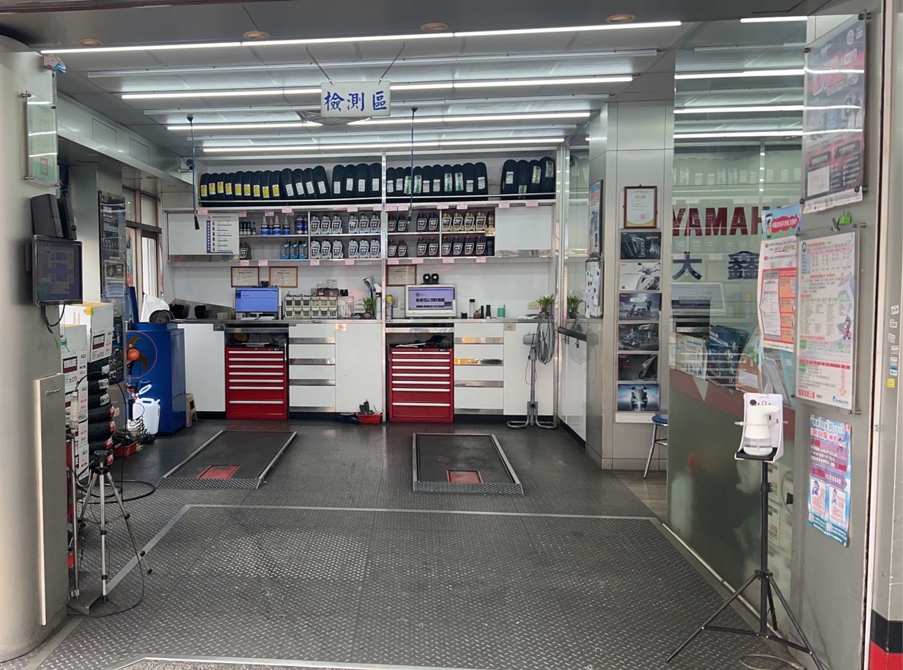 8.大鑫車業行獲得「潔淨定檢站獎」,將新車展示間、維修及檢測區獨立,環境明亮整潔。.jpg圖片