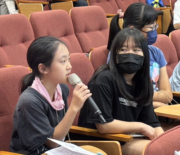 新泰國中林昱辰同學表示,對陳思穎老師發明「湛鬥機」的感動,這項為了撿拾海洋垃圾而開發的工具,展現出對環境的初心與創意,令他深受啟發.jpg圖片
