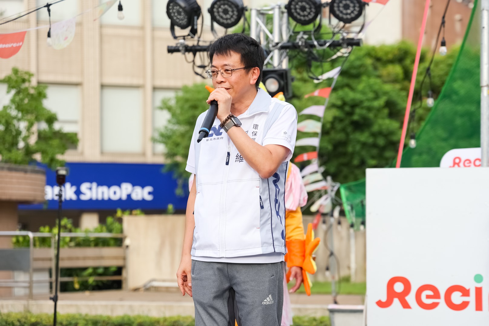 程大維局長表示,此次巡迴舞台劇是環保局全新的嘗試,特別考量小朋友的專注時間,在短短30分鐘內精煉呈現豐富的海洋保護觀念,希望讓孩子們在輕鬆觀劇的過程中,自然建立起環保意識.jpg圖片