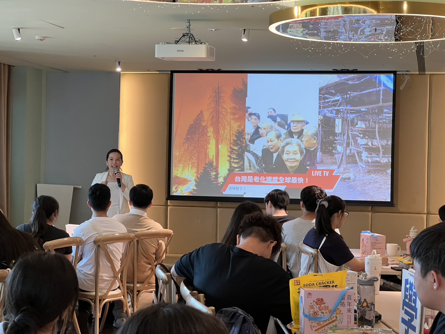 蛋寶生技古昕平總經理介紹雞蛋的循環經濟模式.jpg圖片