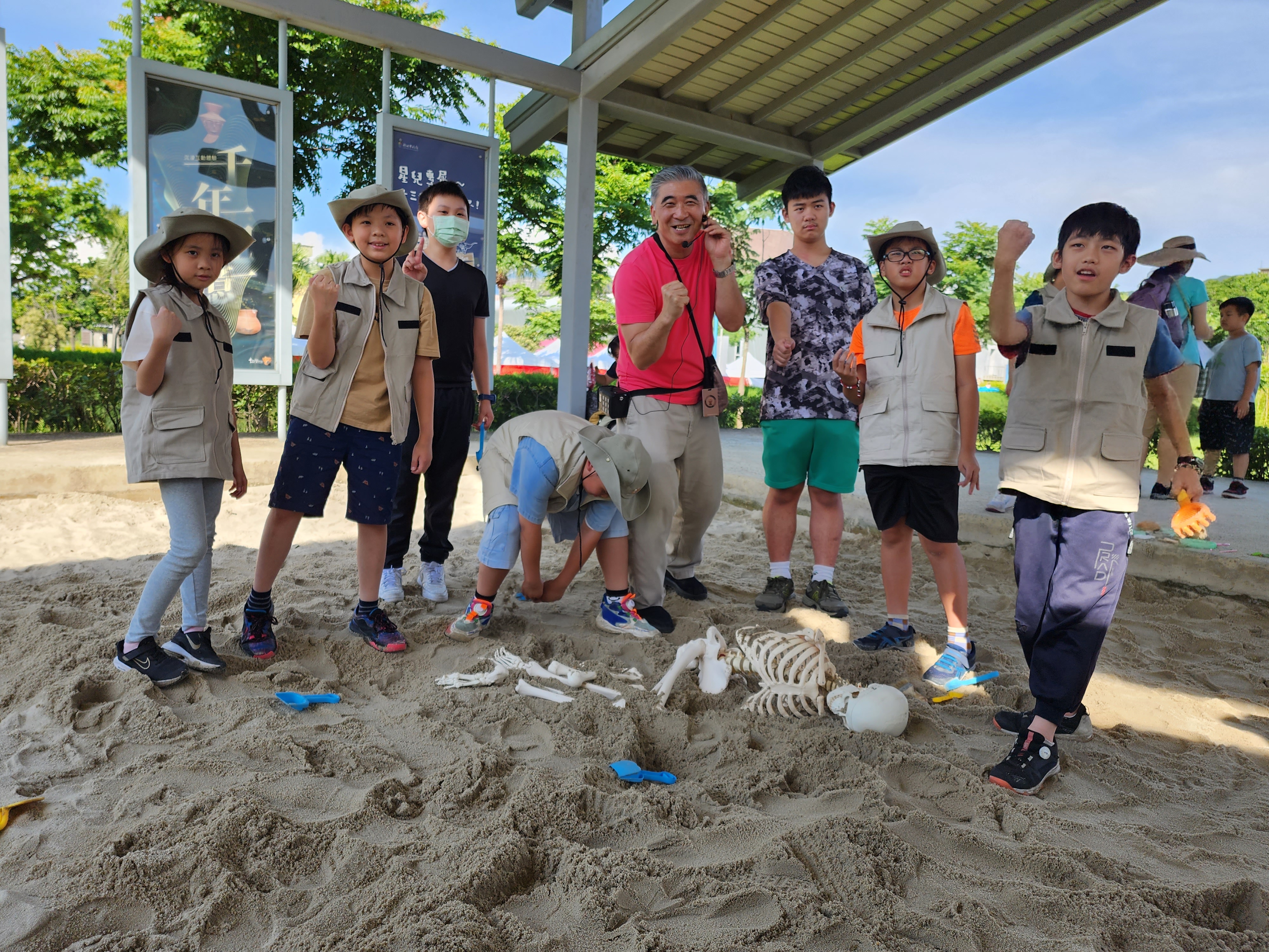 新北市立十三行博物館(機關(構)組特優)設計考古學家職人體驗課程,深受歡迎.jpg圖片