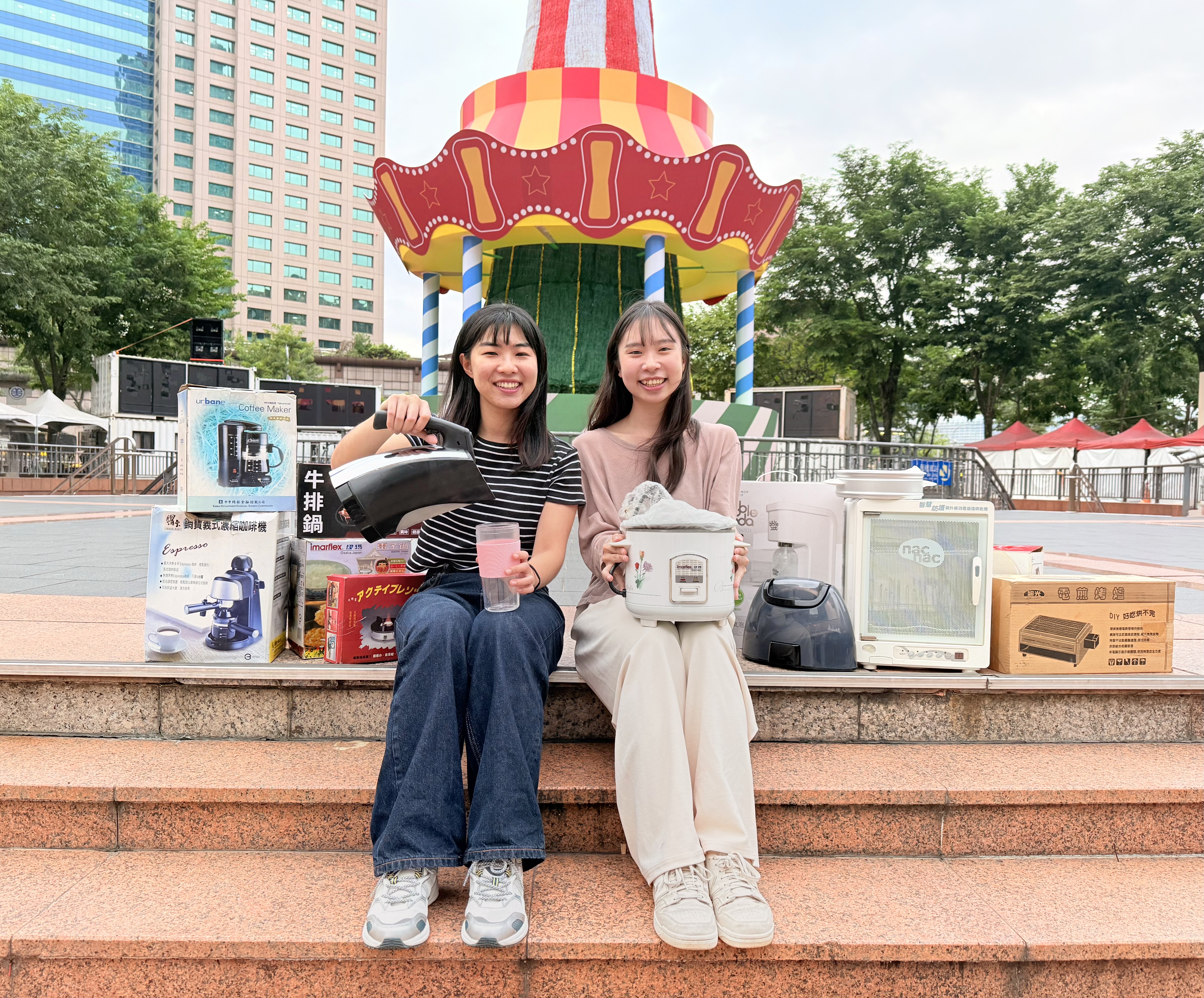 民眾可將外觀完整、功能良好的二手物品交由資源回收車或送至各區清潔隊「好物窗口」.jpg圖片