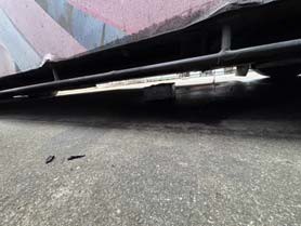公車破老舊油管漏油污染5