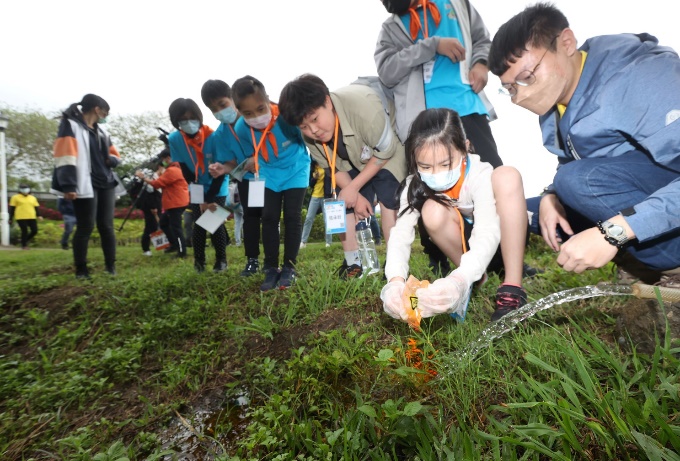 小局長們分組體驗新北環保稽查員的工作日常