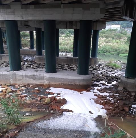 獲報樹林區柑城橋下三峽河出現大量泡沫廢水