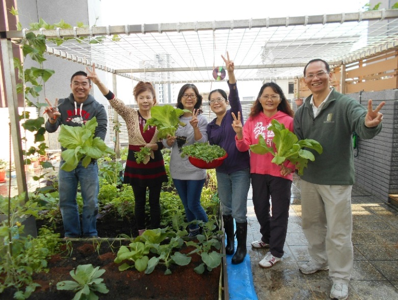 住戶得以認養栽植無毒蔬果，體驗都市農趣